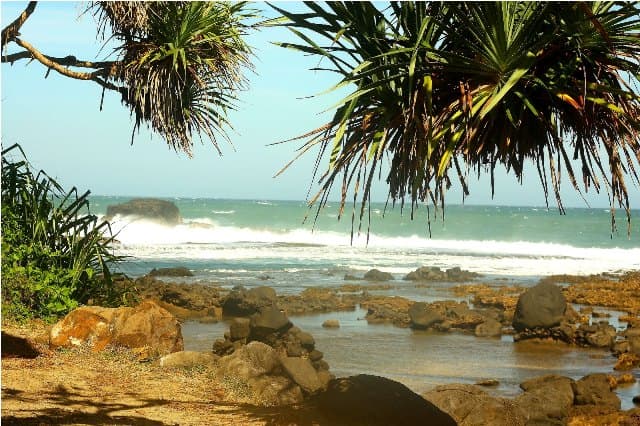 Surga Dibalik Pantai Rancabuaya