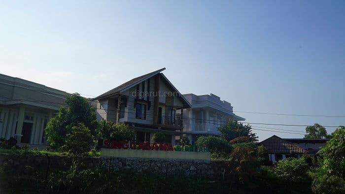 Villa Singgasana Cipelah Papandayan Garut
