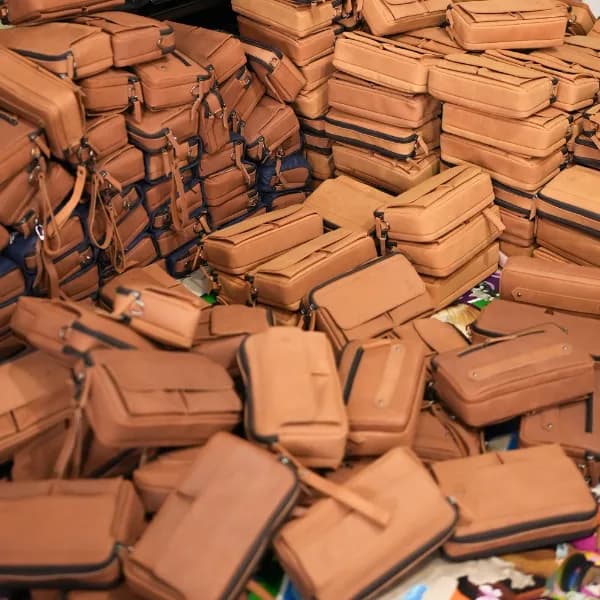 Jayuwan Garut: Spesialis Tas Kulit Custom (Pria & Wanita) yang Bisa Cetak Motif Impianmu!