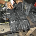 Home Industri Sarung tangan motor kulit garut